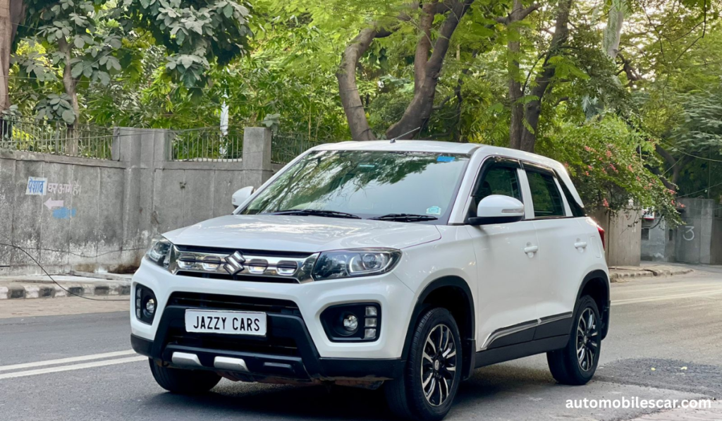 Maruti Suzuki Brezza LXI का फ्रंट व्यू और बोल्ड ग्रिल डिजाइन