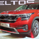 Kia Seltos 2026 का फ्रंट व्यू, LED हेडलाइट और टाइगर नोज ग्रिल डिजाइन