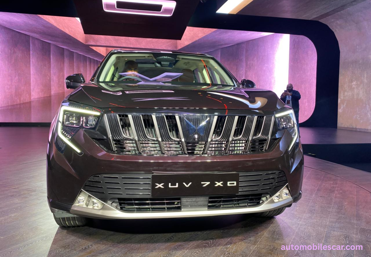 Mahindra XUV 7XO साइड प्रोफाइल मस्कुलर बॉडी और अलॉय व्हील्स के साथ