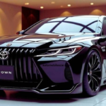 Toyota Crown 2026 प्रीमियम हाइब्रिड सेडान का फ्रंट और साइड लुक – लग्ज़री डिज़ाइन और एडवांस टेक्नोलॉजी के साथ
