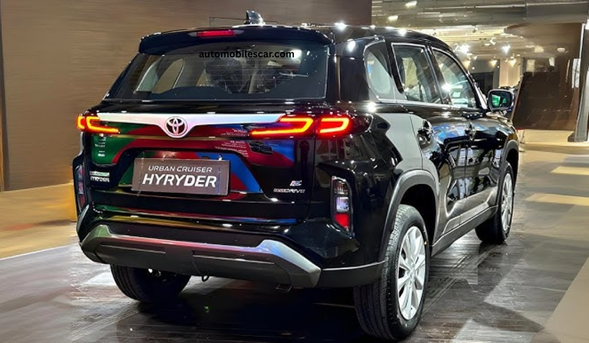 Toyota Hyryder 2026 मॉडल की फ्रंट व्यू SUV इमेज