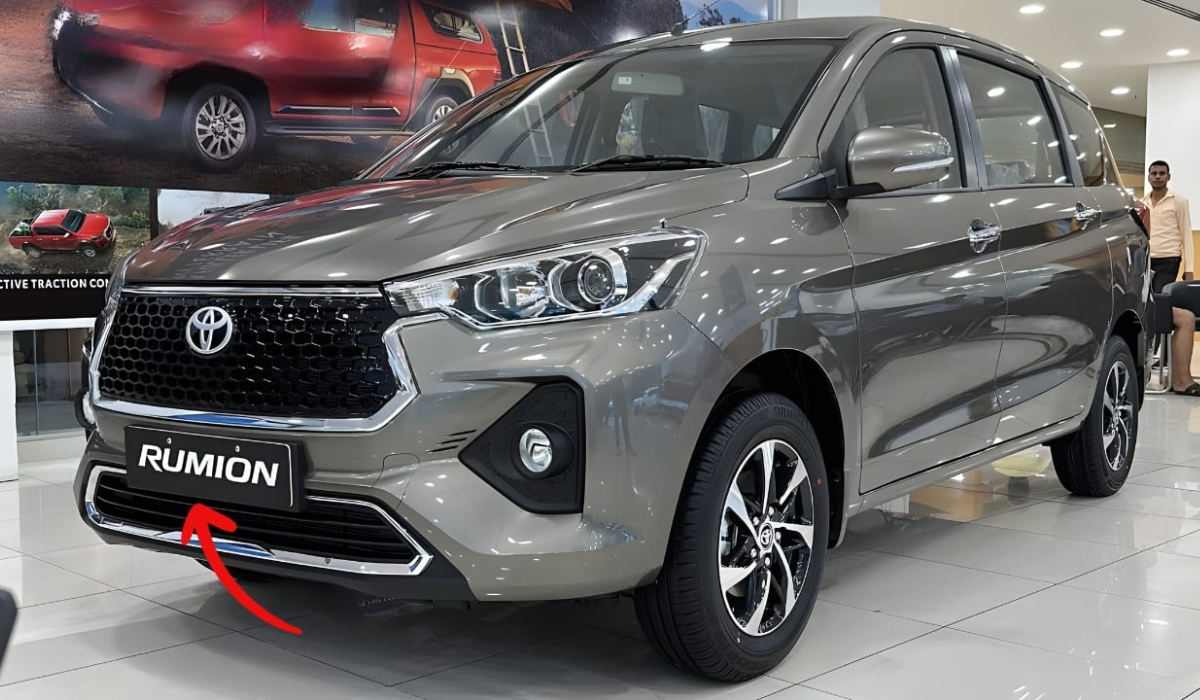 Toyota Rumion 2026 का फ्रंट डिजाइन और नया क्रोम ग्रिल