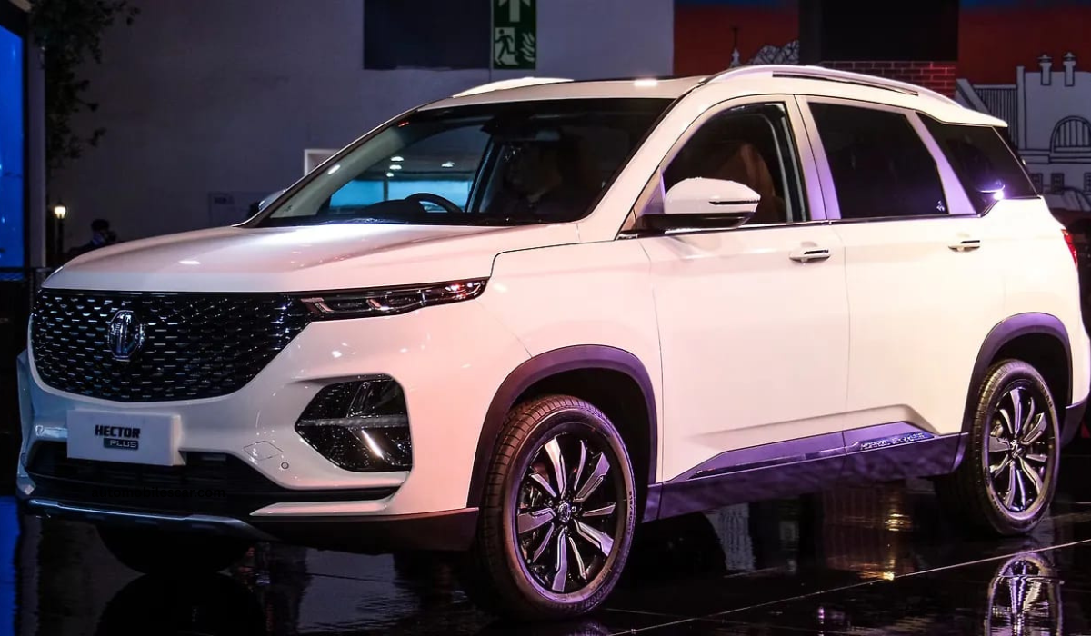 MG Hector Plus front view bold SUV design India