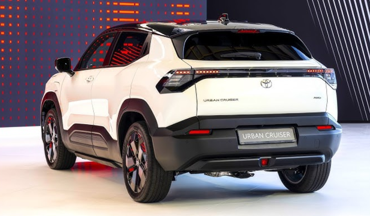 Toyota Urban Cruiser Ebella का फ्रंट लुक, LED हेडलाइट्स और मॉडर्न डिजाइन के साथ प्रीमियम इलेक्ट्रिक SUV