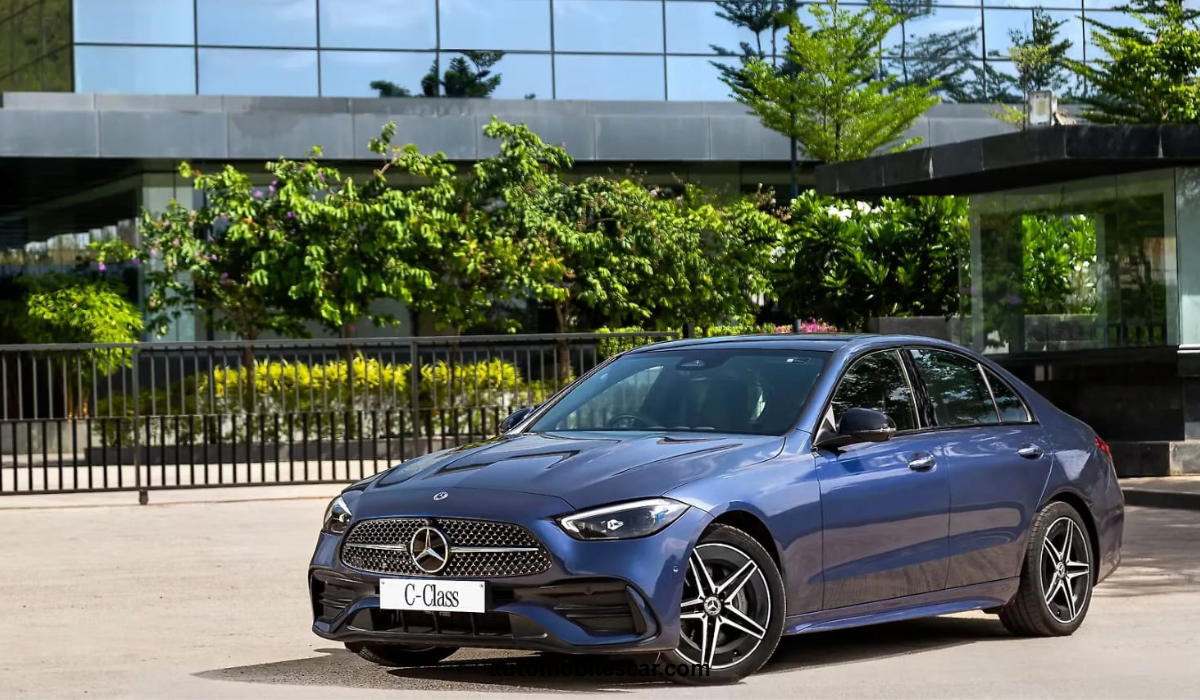 Mercedes-Benz C-Class का शानदार फ्रंट डिजाइन – LED हेडलाइट्स और प्रीमियम लुक