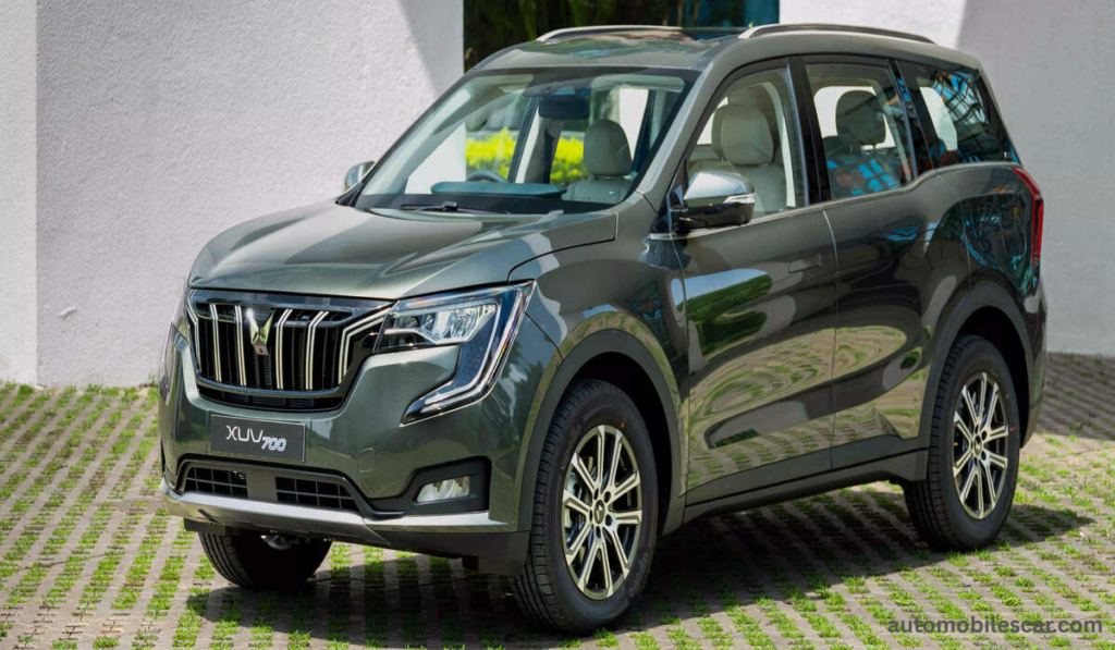 Mahindra XUV700 interior dual screen infotainment and digital cluster